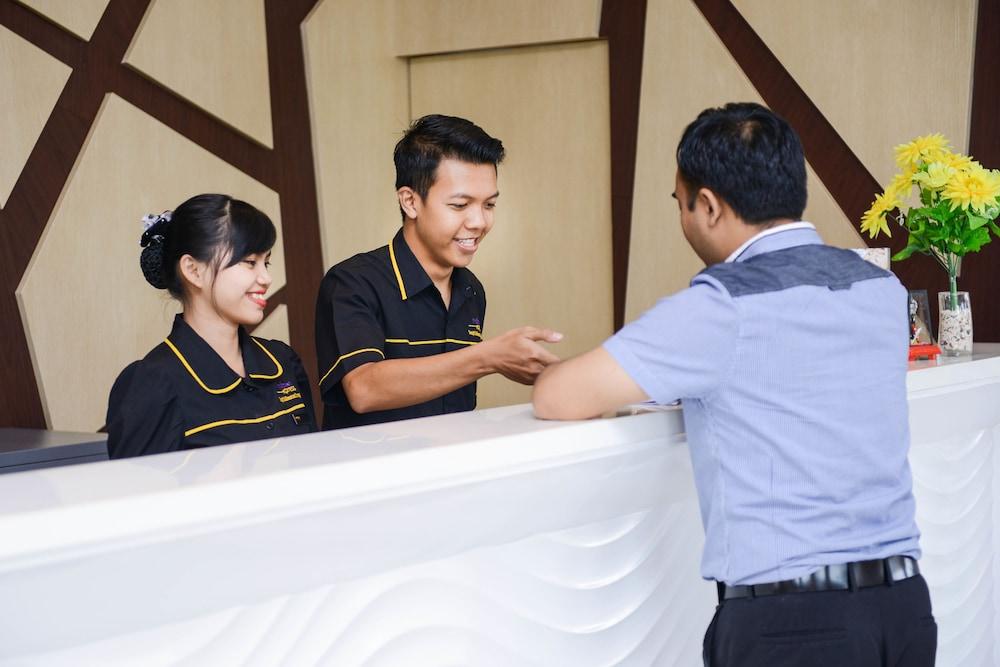 Midtown Xpress Sampit - Kalimantan Tengah Eksteriør billede
